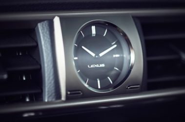 Lexus-IS300h-2